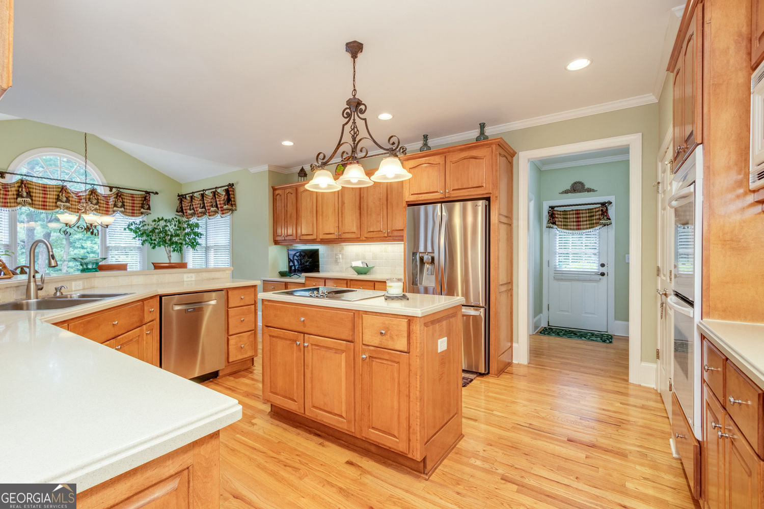 Alpharetta, Georgia 30022, United States, 5 Bedrooms Bedrooms, ,5 BathroomsBathrooms,Residential,Pending,182551