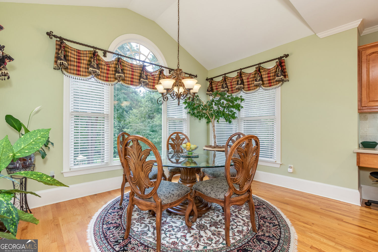 Alpharetta, Georgia 30022, United States, 5 Bedrooms Bedrooms, ,5 BathroomsBathrooms,Residential,Pending,182551