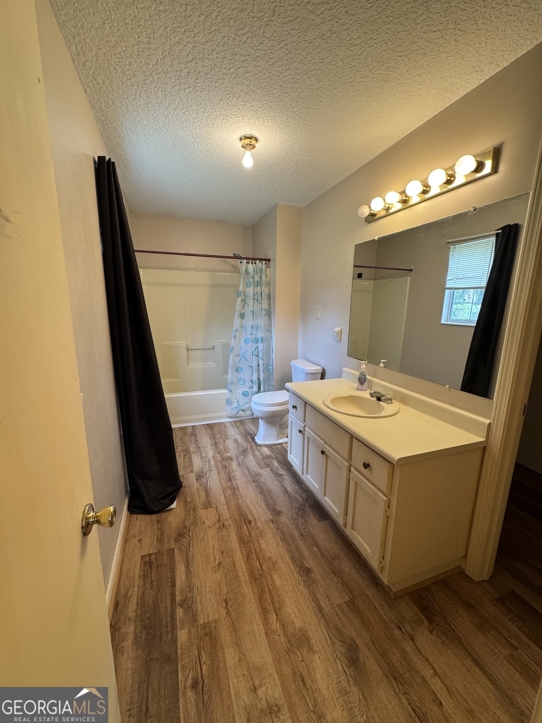 477 Dallas CIR