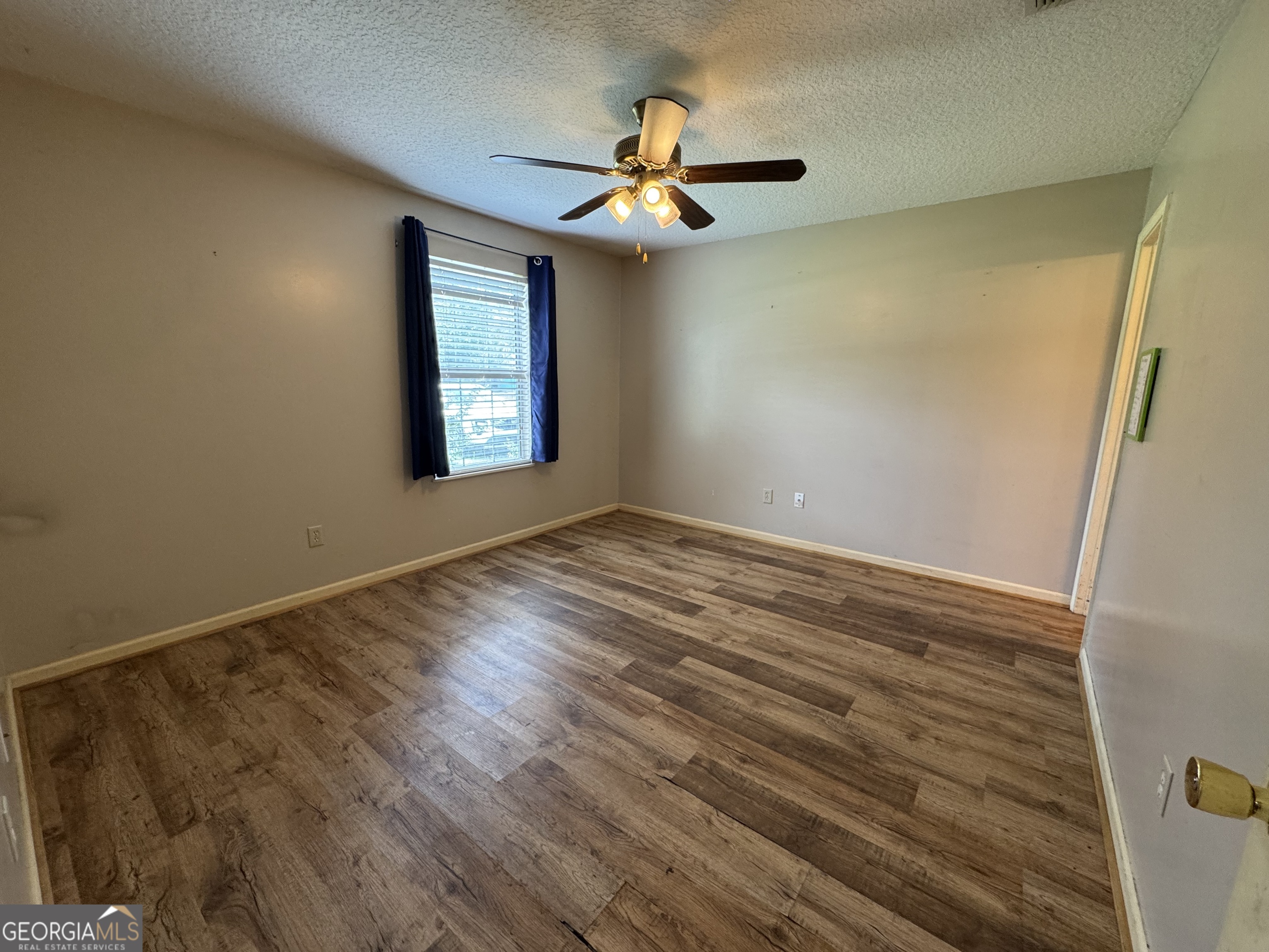 477 Dallas CIR