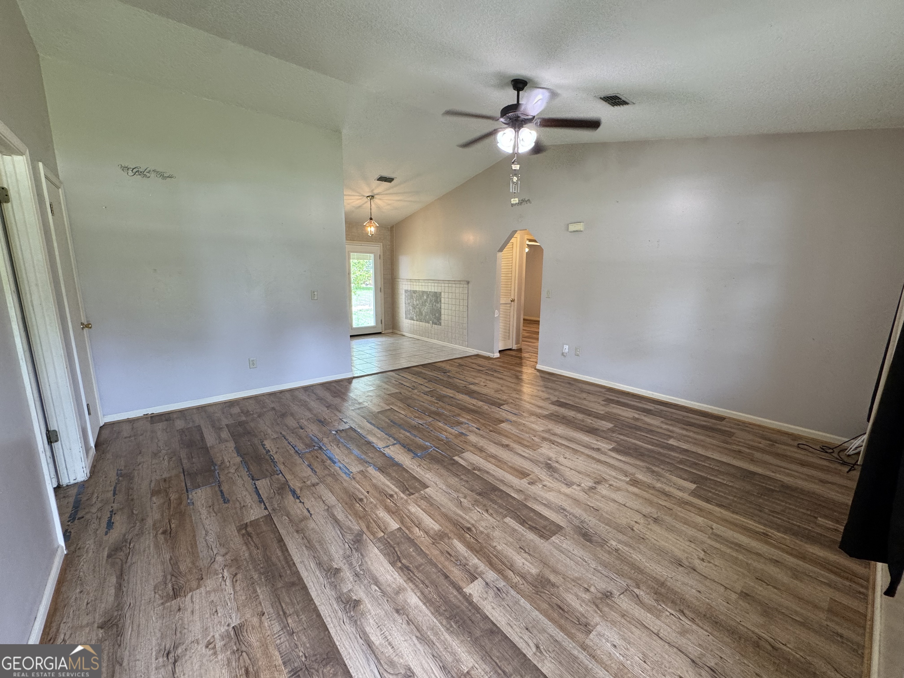 477 Dallas CIR