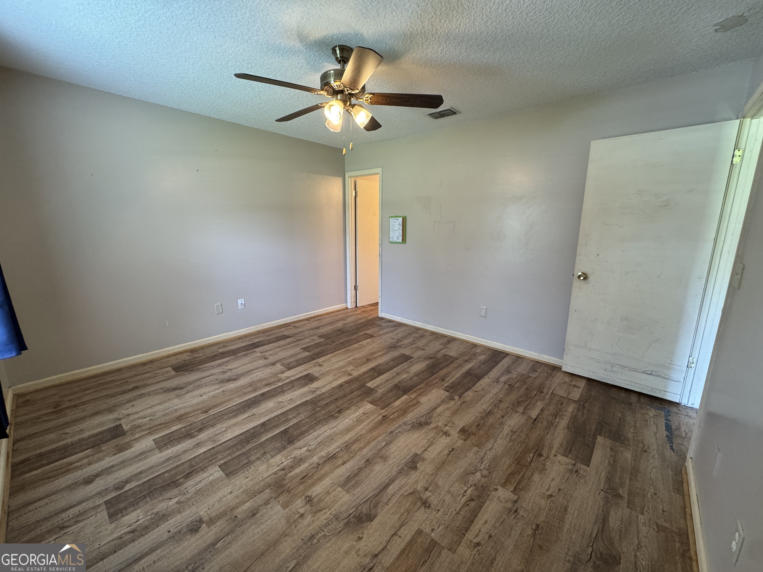 477 Dallas CIR
