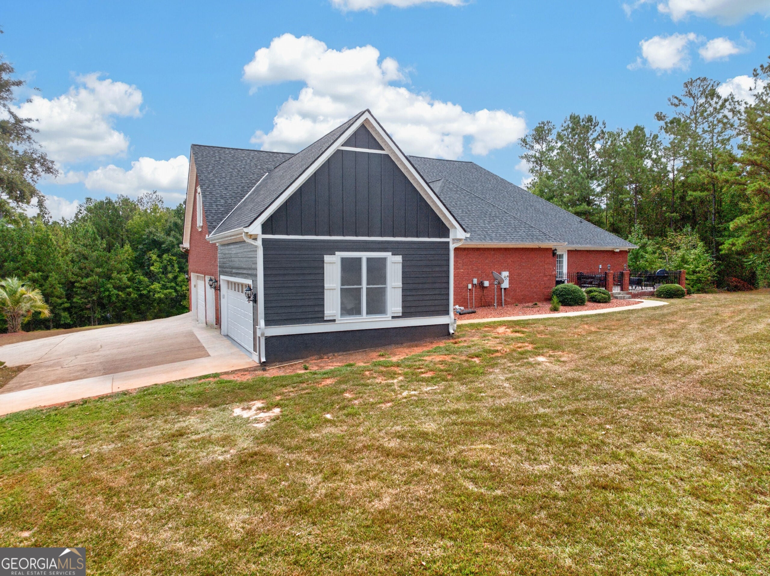 128 Lakemere LN NW