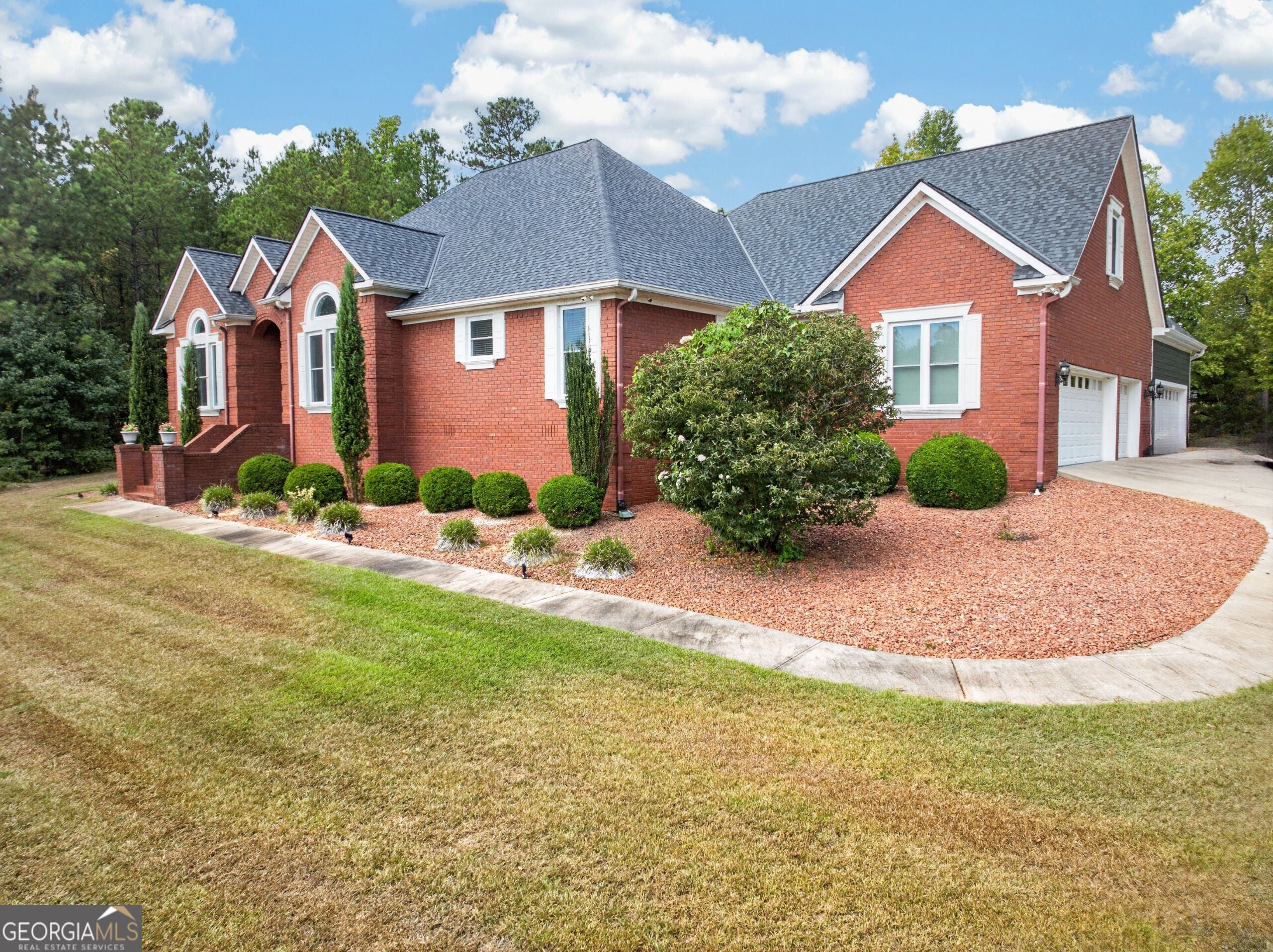 128 Lakemere LN NW