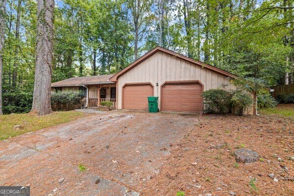 Photo of 995 Willow Run Run, Stone Mountain, GA 30088 (MLS # 10879858)
