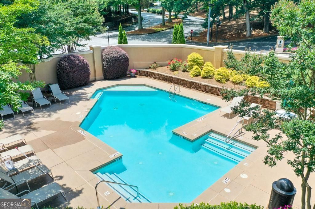 221 Ashford CIR