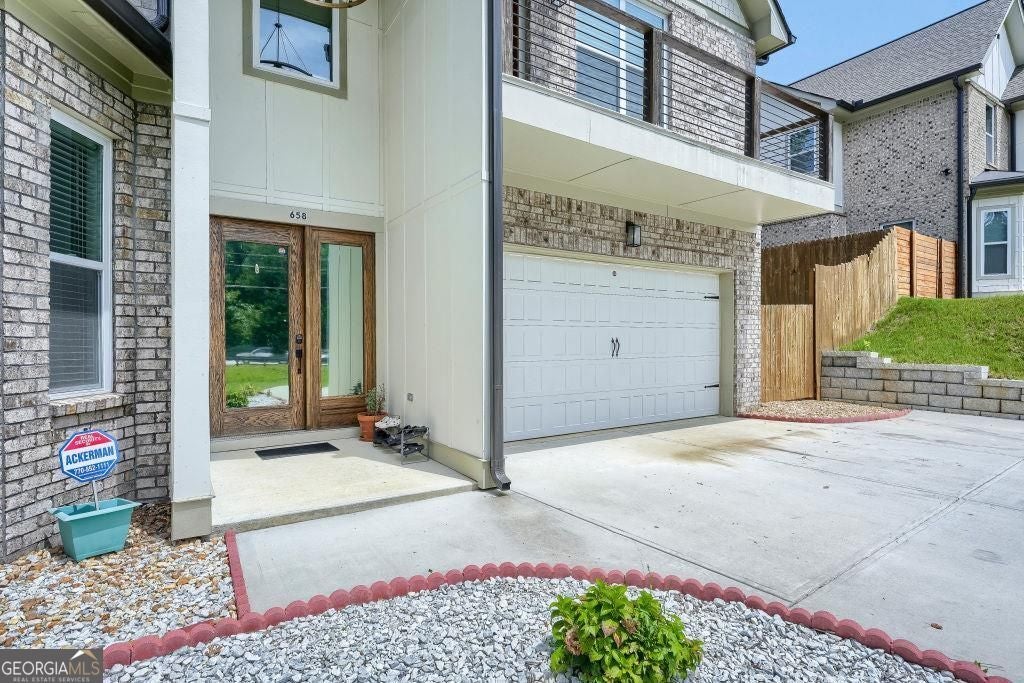 658 Rockbridge RD NW