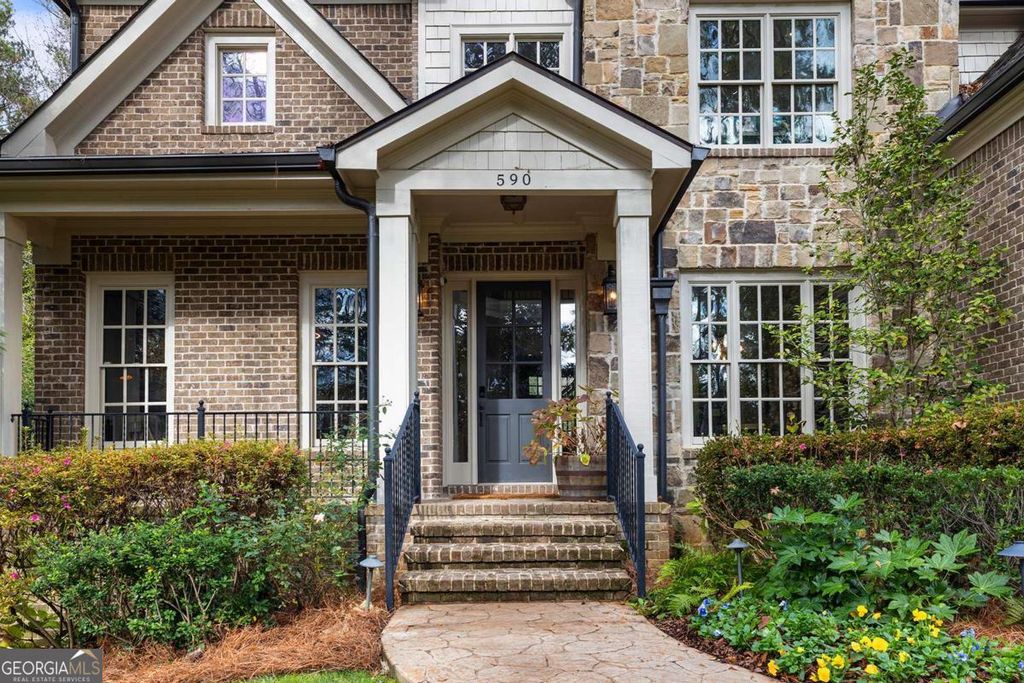 Photo of 590 Windsor Parkway, Atlanta, GA 30342 (MLS # 10656885)