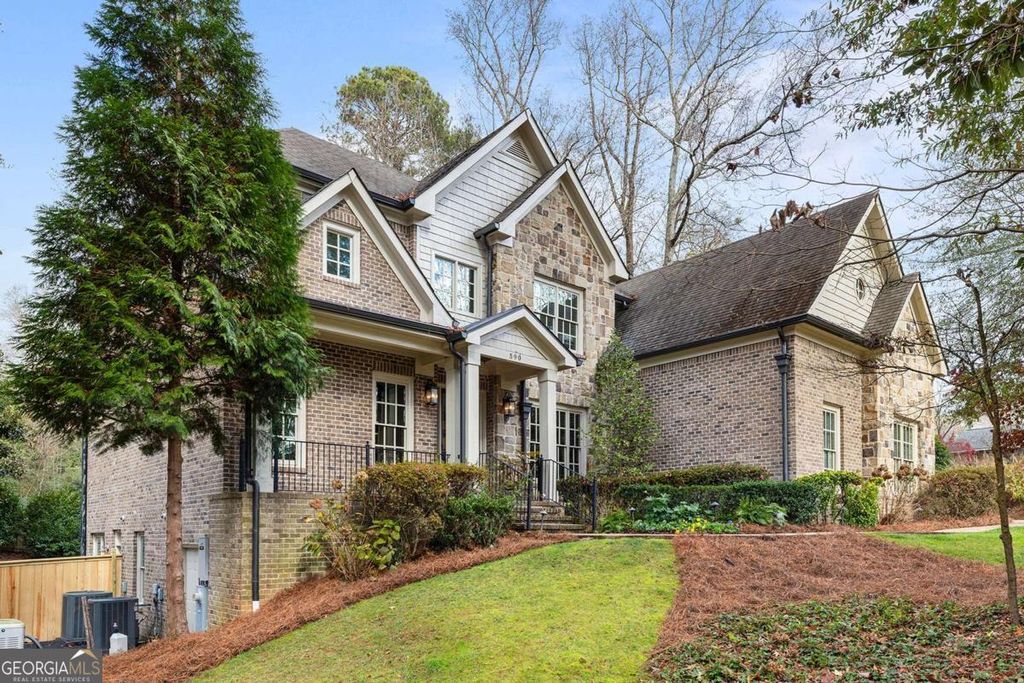 Photo of 590 Windsor Parkway, Atlanta, GA 30342 (MLS # 10656885)