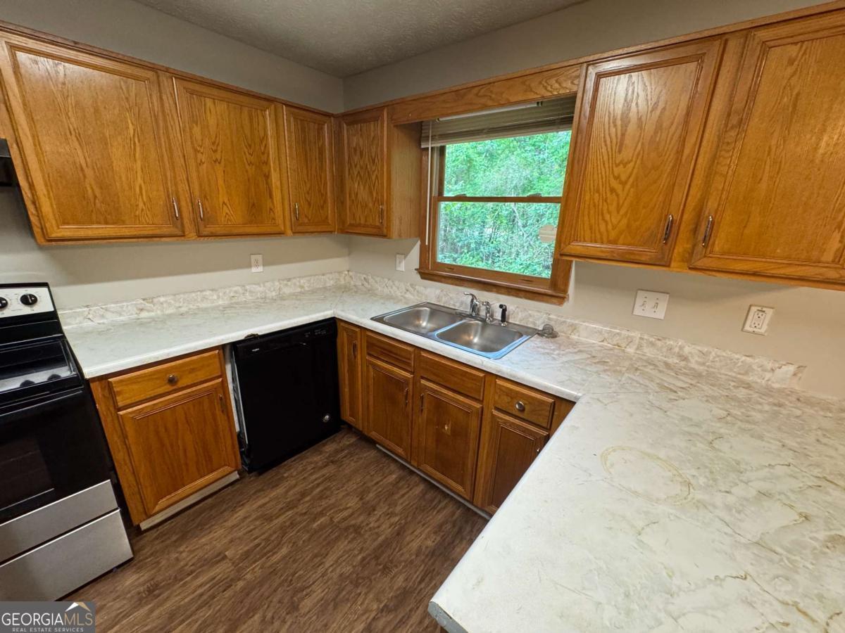 1048 Brandon LN