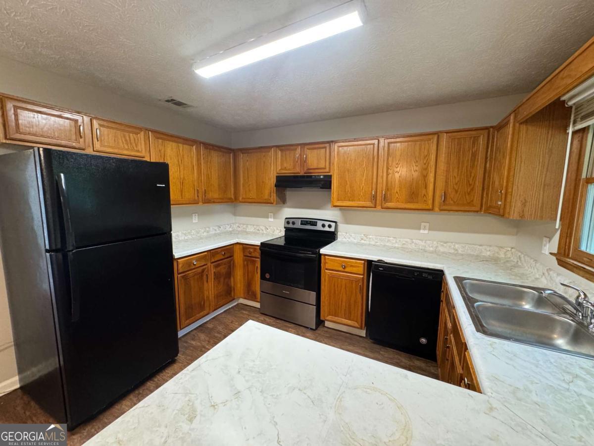 1048 Brandon LN