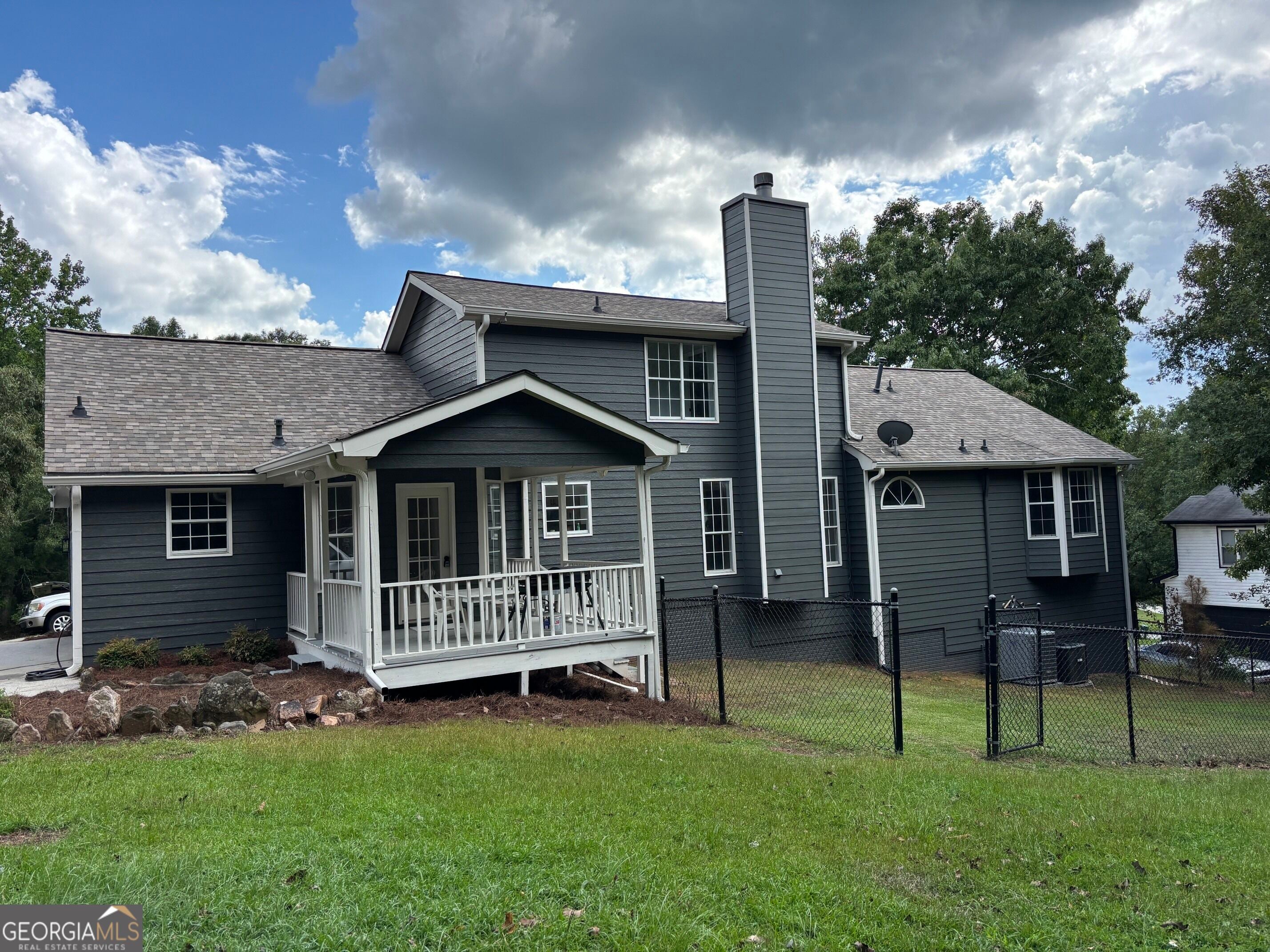 320 McKenzie DR