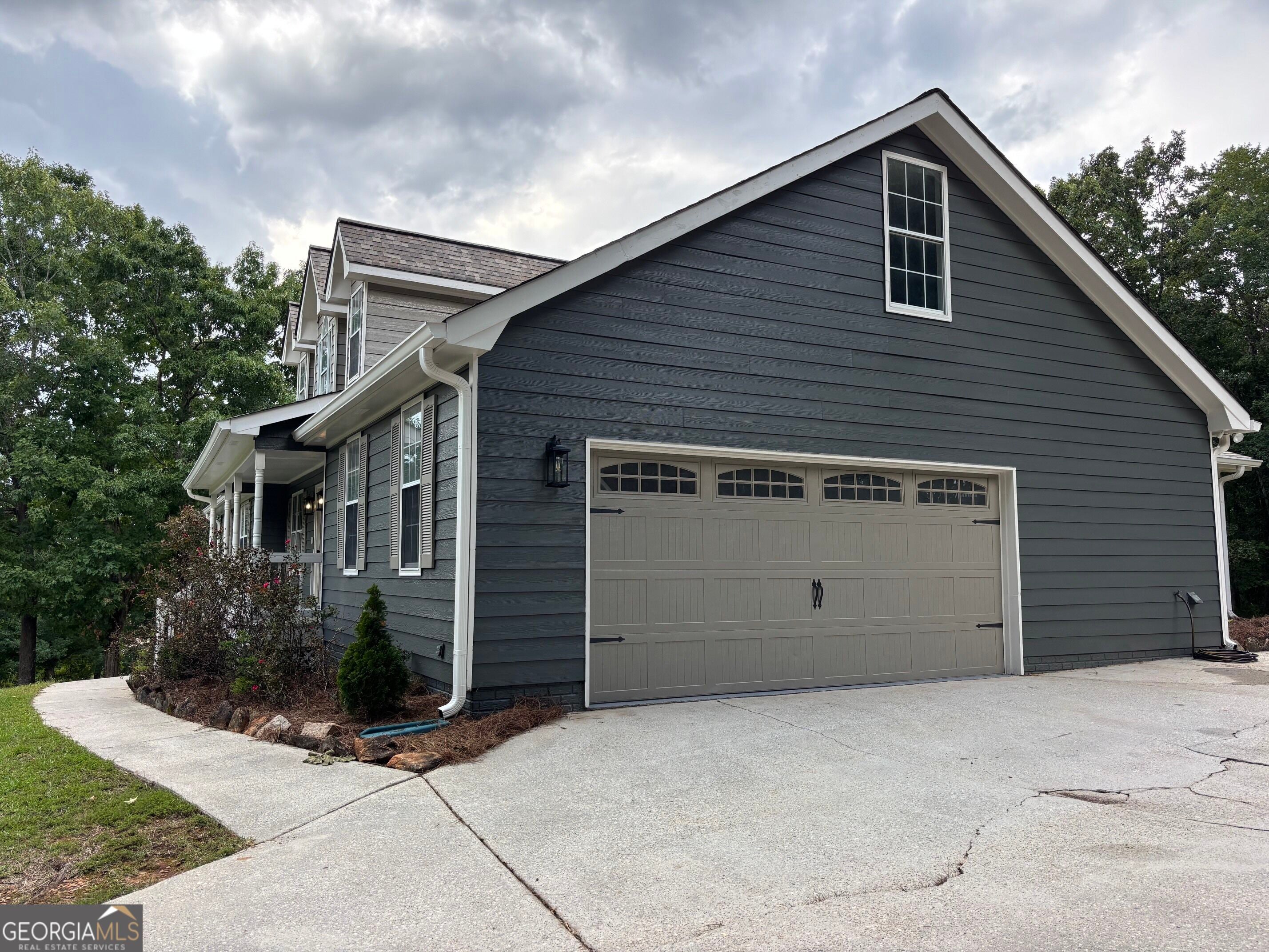 320 McKenzie DR