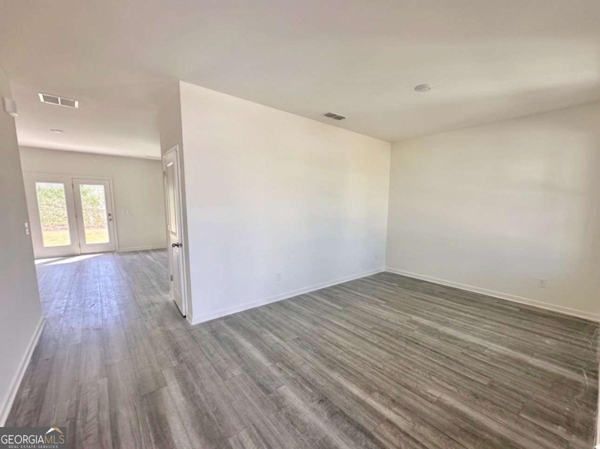 23 Crescent BLVD