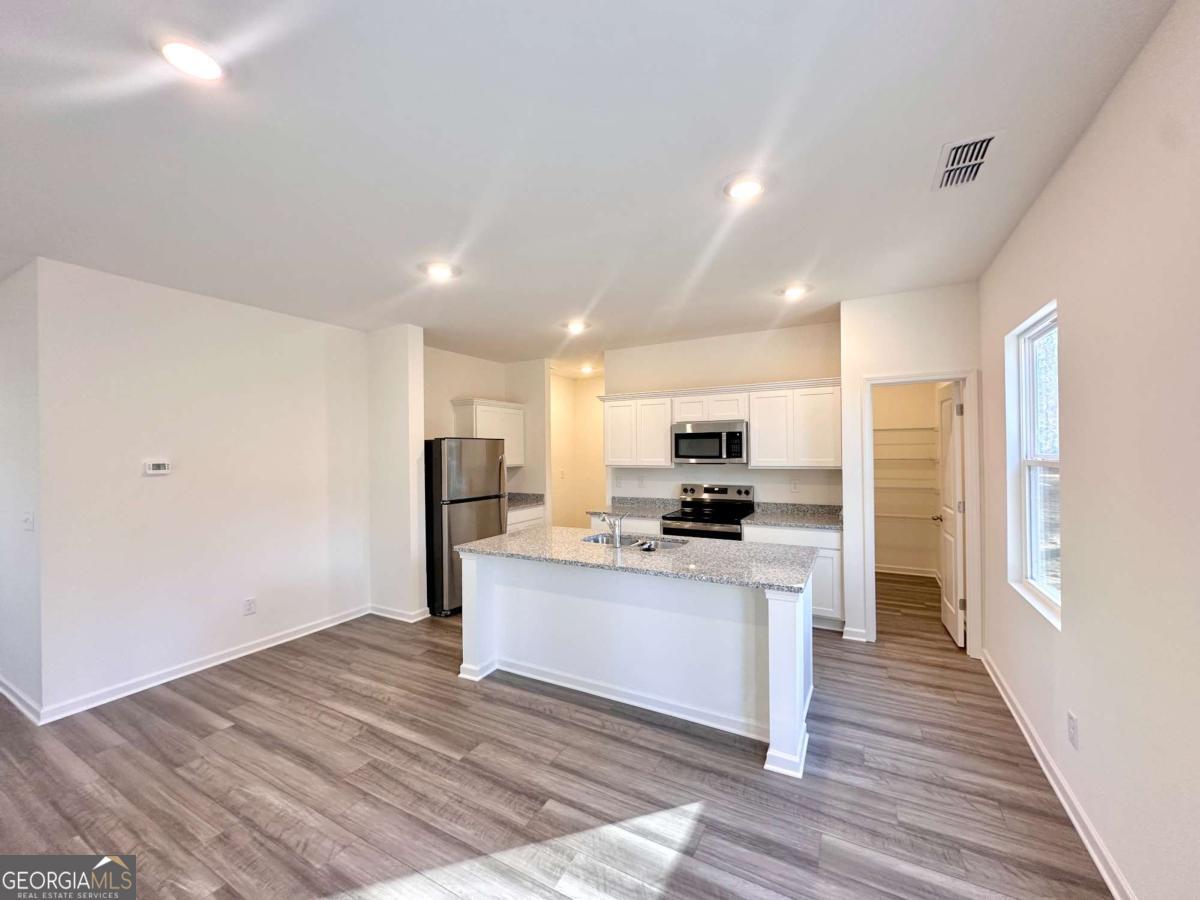 23 Crescent BLVD