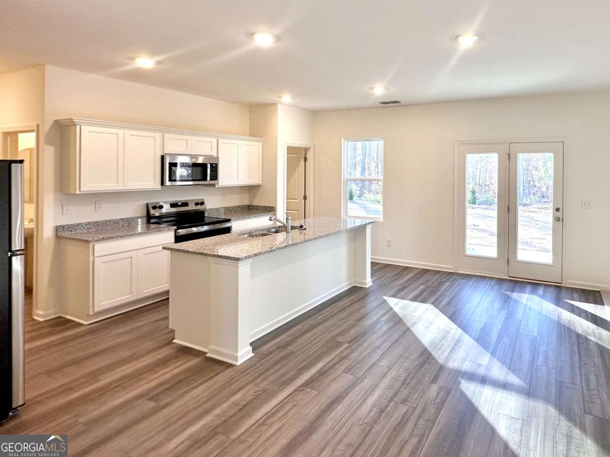23 Crescent BLVD