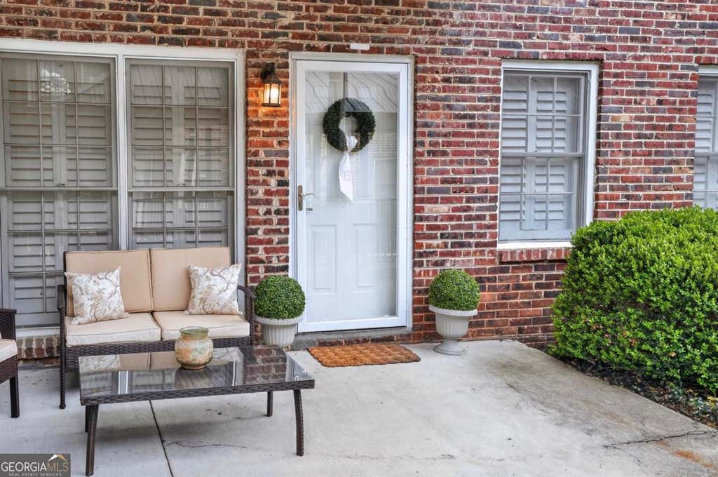 Photo of 3675 Peachtree Road NE #19, Atlanta, GA 30319 (MLS # 10834723)