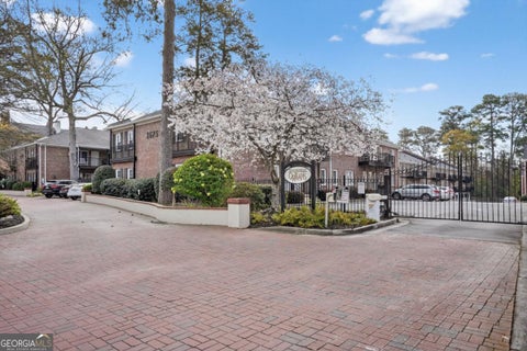 Photo of 3675 Peachtree Road NE #19, Atlanta, GA 30319 (MLS # 10834723)