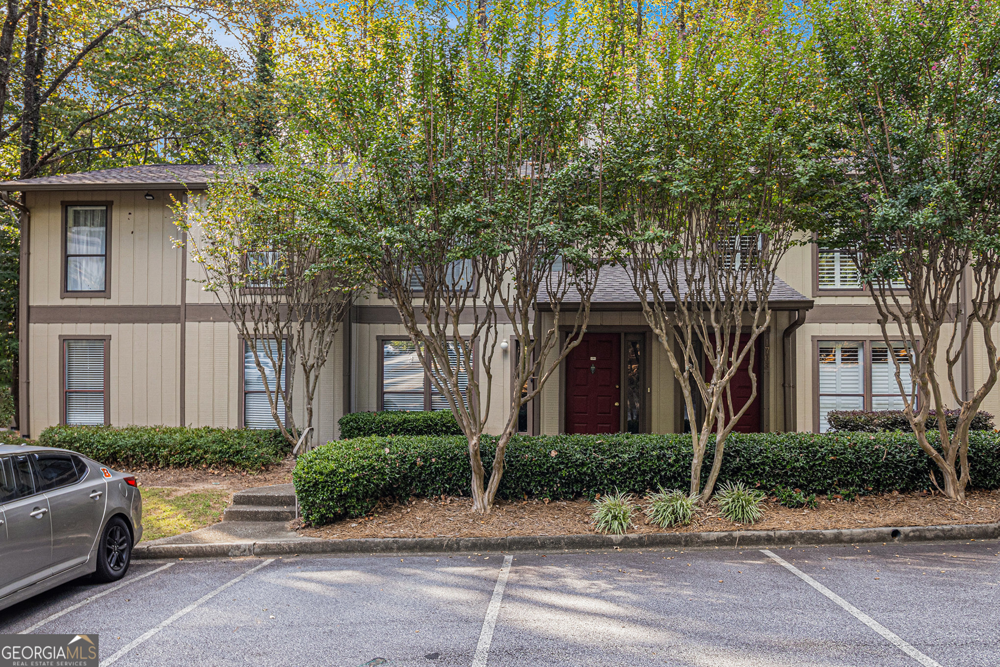 1702 Woodcliff DR NE