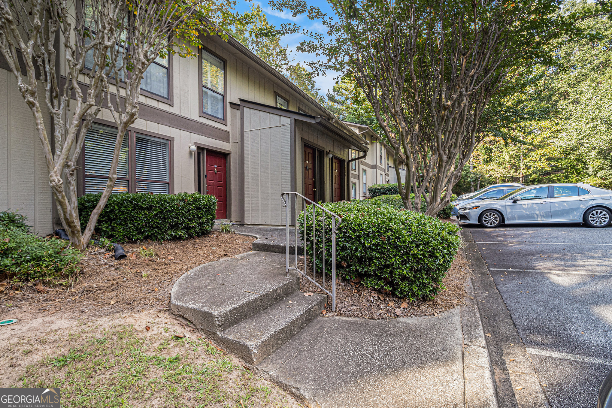 1702 Woodcliff DR NE