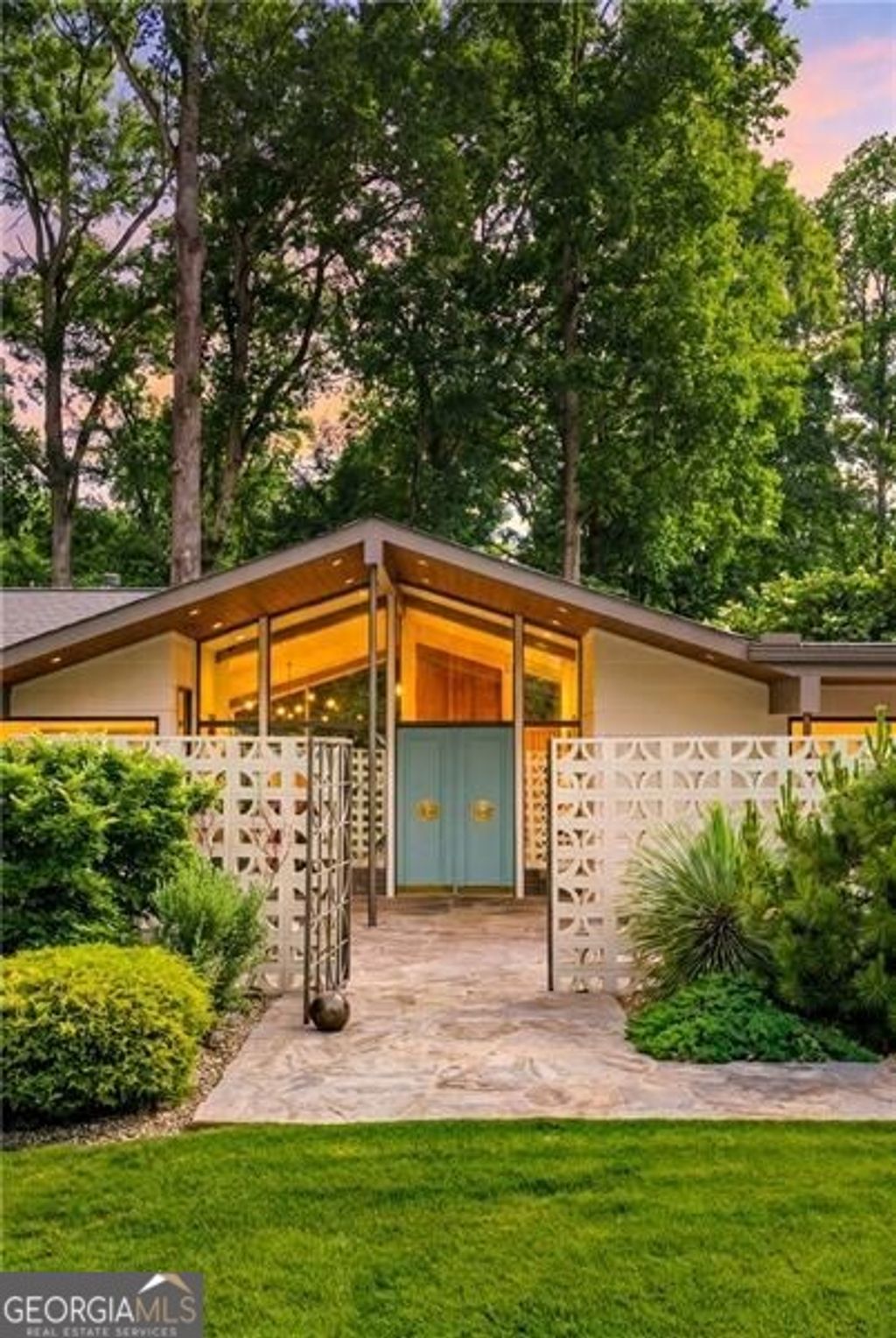 Photo of 3253 Rilman Drive NW, Atlanta, GA 30327 (MLS # 10767557)