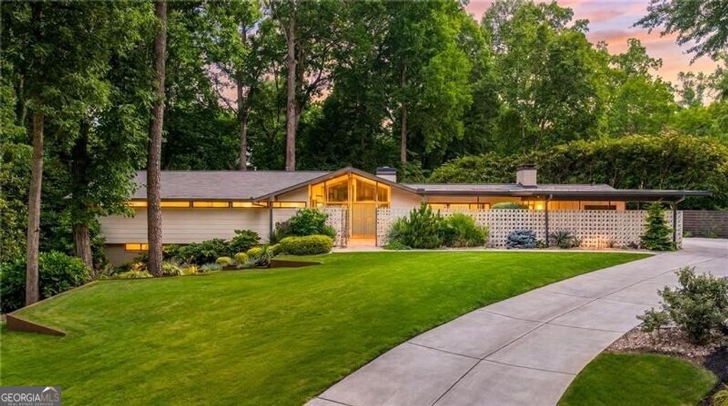 Photo of 3253 Rilman Drive NW, Atlanta, GA 30327 (MLS # 10767557)