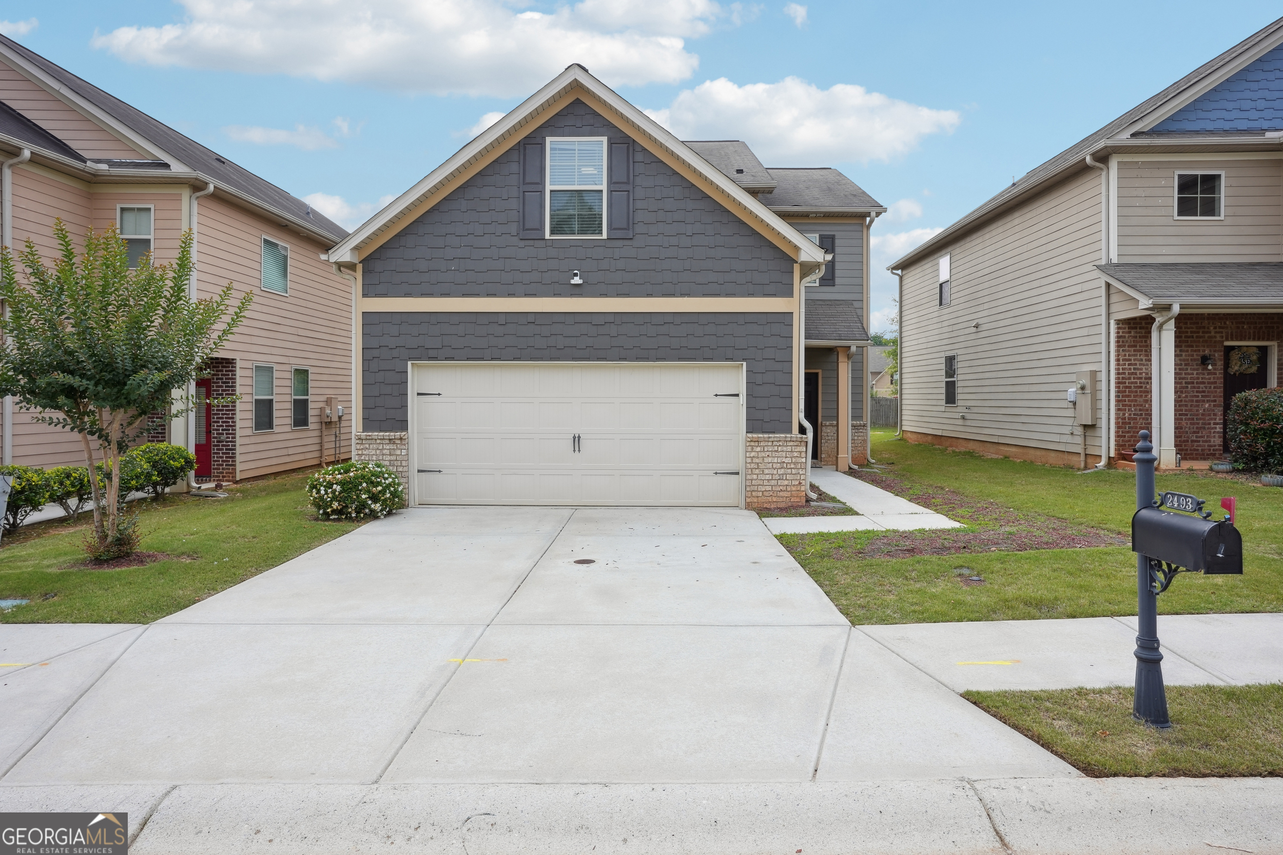 2493 Oakleaf RDG