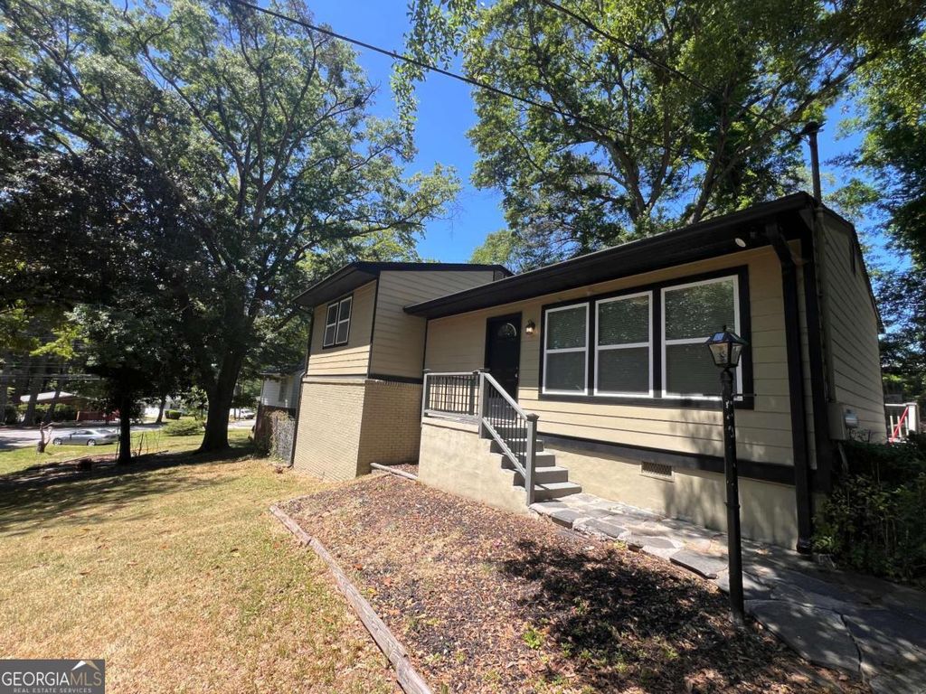 Photo of 1947 Kenwood Place SE, Smyrna, GA 30082 (MLS # 10737385)