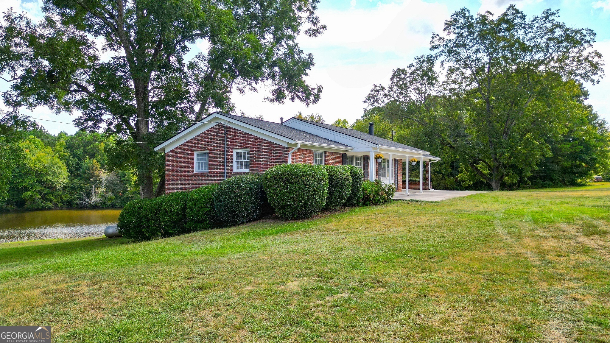 Photo 17 of 50 of 3967 Lower Fayetteville Rd RD house