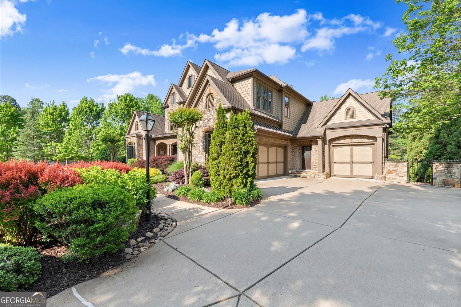 1225 Waterfall LN NW