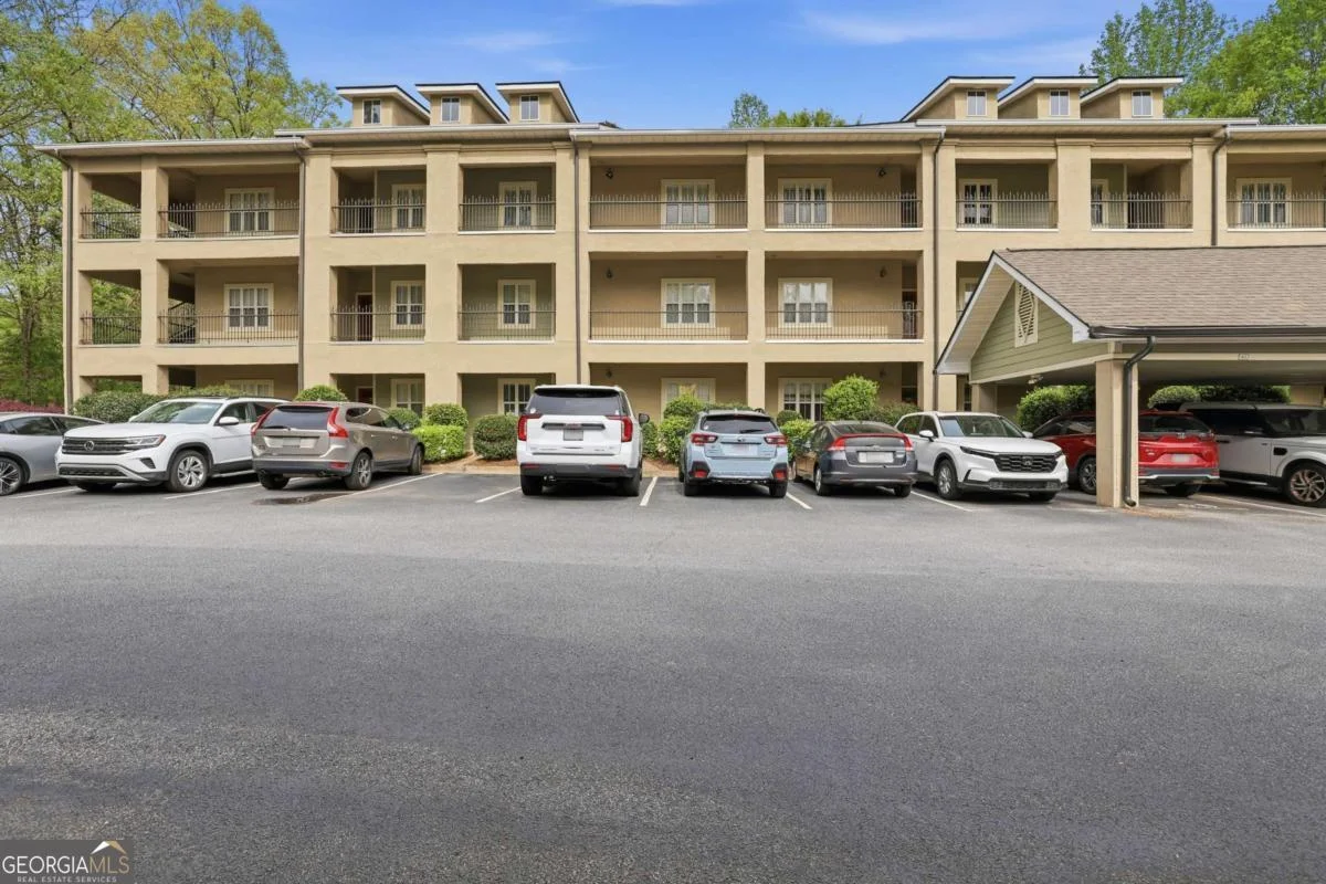 125 Wood Lake Drive Unit 305