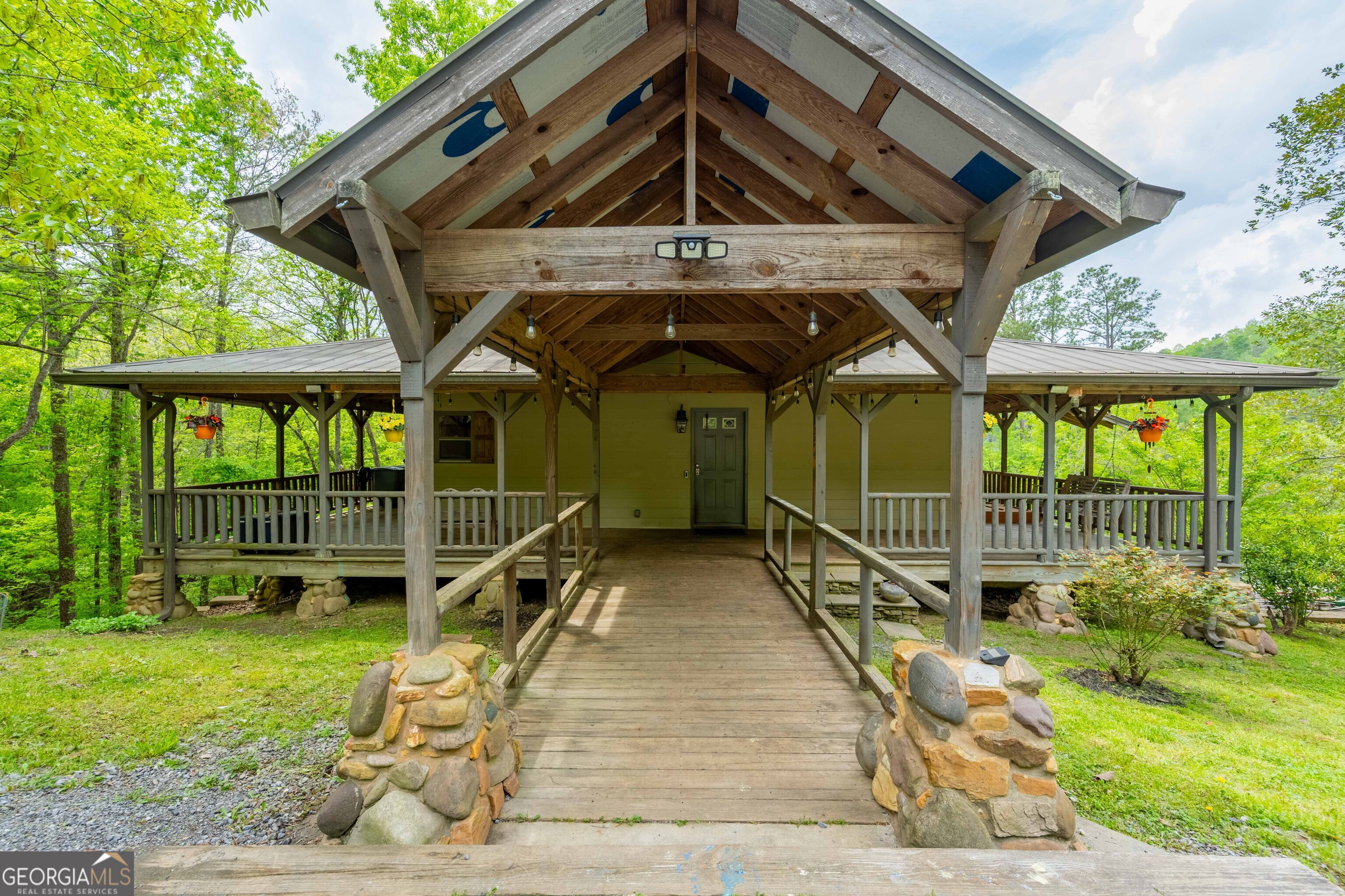 361 Meadow LN