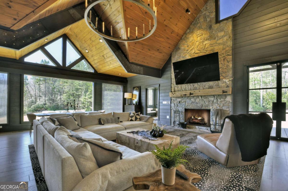 509 Wisteria LN