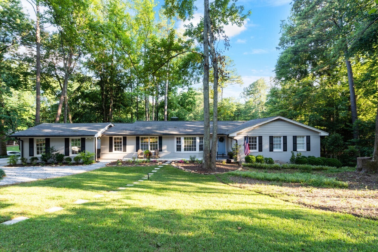 Photo 1 of 36 — 2836 Briarglen DR, Atlanta, GA 30340