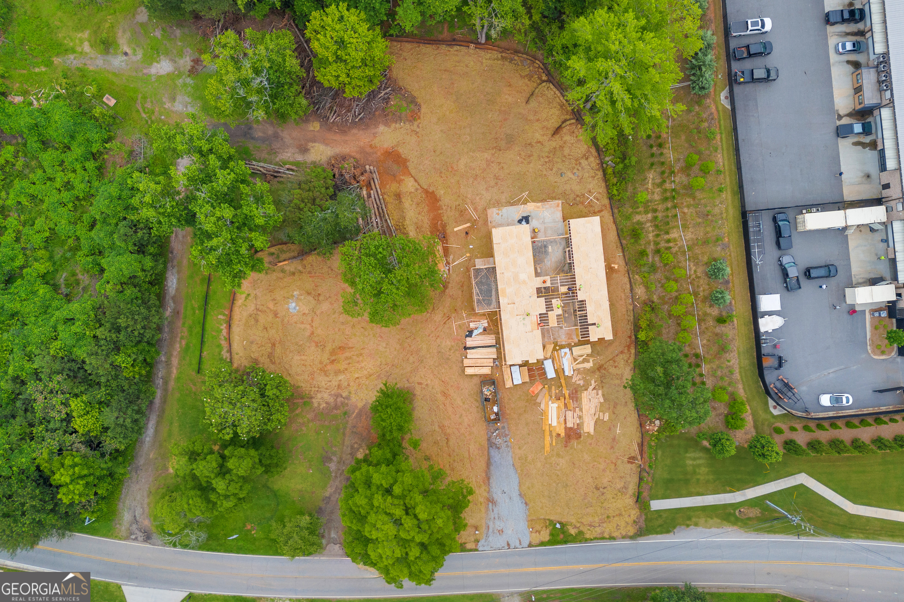 3235 Smithtown RD
