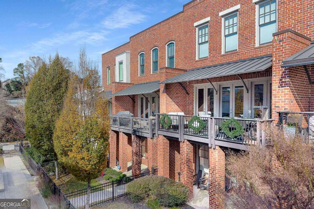 Photo of 1918 Kings Cross NW, Atlanta, GA 30318 (MLS # 10650515)