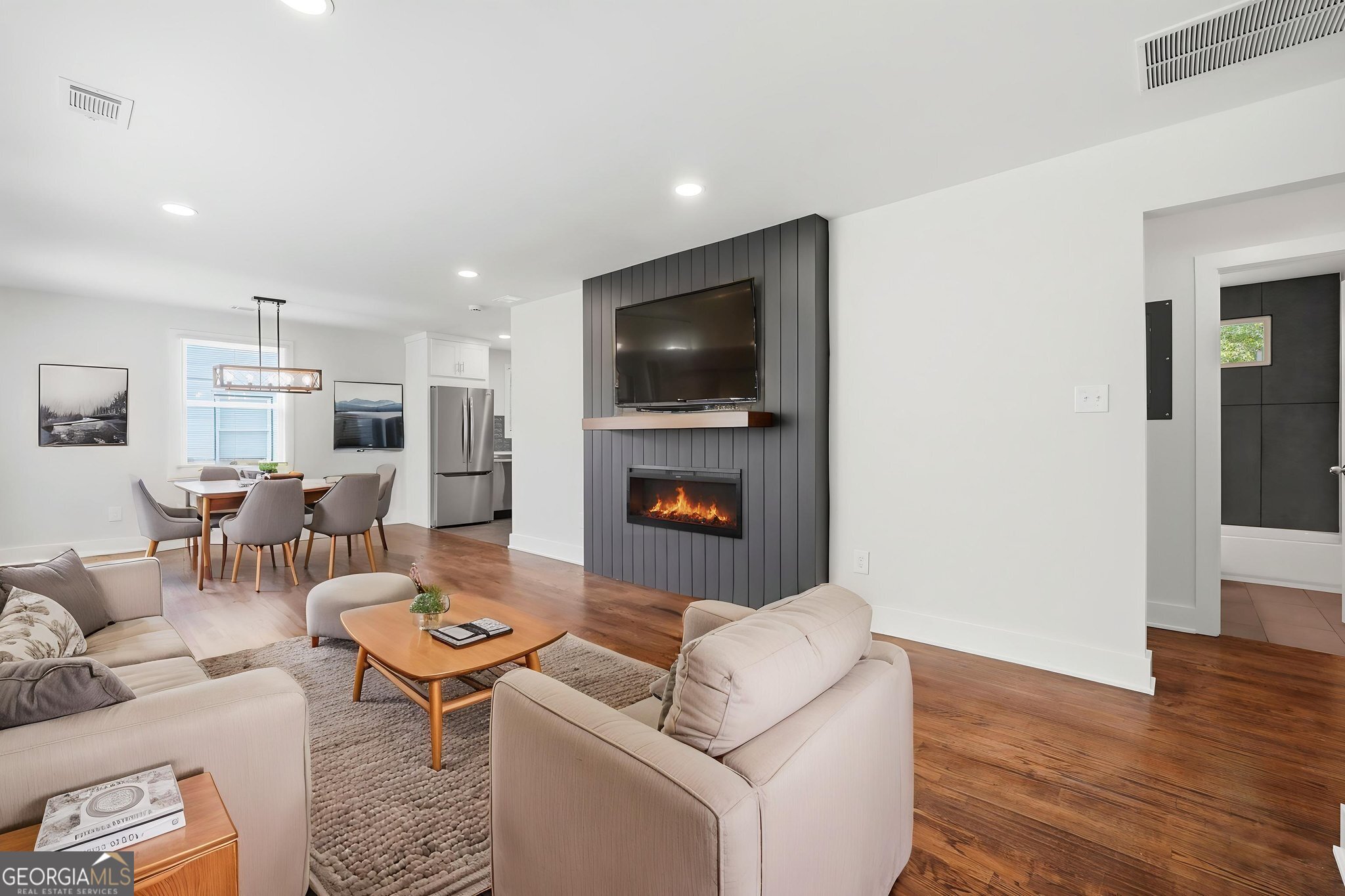 1239 Kenilworth Dr SW