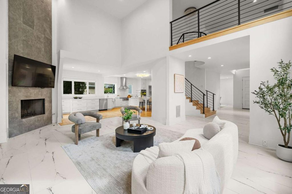 Photo of 4 Vale Close NE, Atlanta, GA 30324 (MLS # 10759942)
