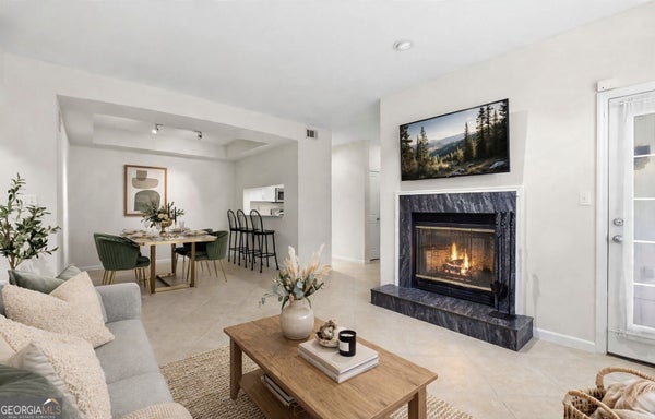 240 RENAISSANCE PKWY NE APT 211, ATLANTA, GA 30308 - Image 35fb873e2abc04285dd4577a28dd784d/3185542011