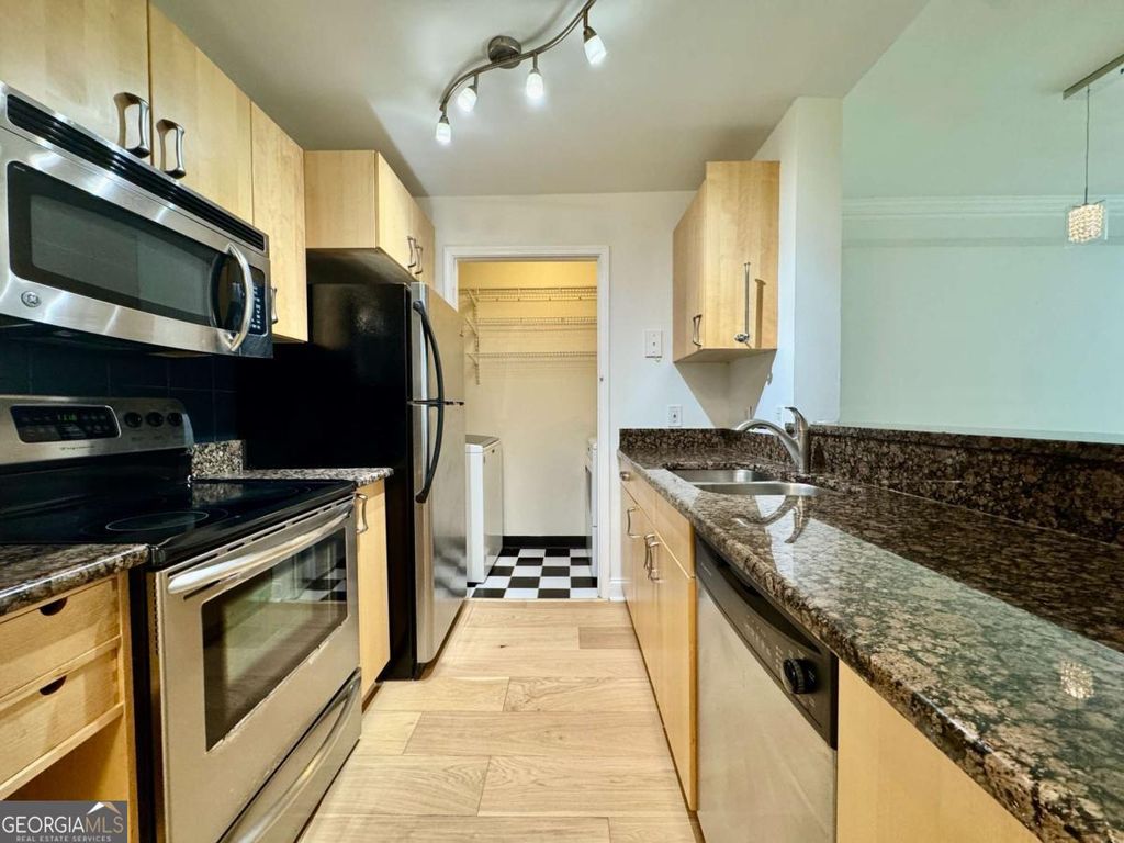 Photo of 1074 Peachtree Walk NE #B220, Atlanta, GA 30309 (MLS # 10725055)