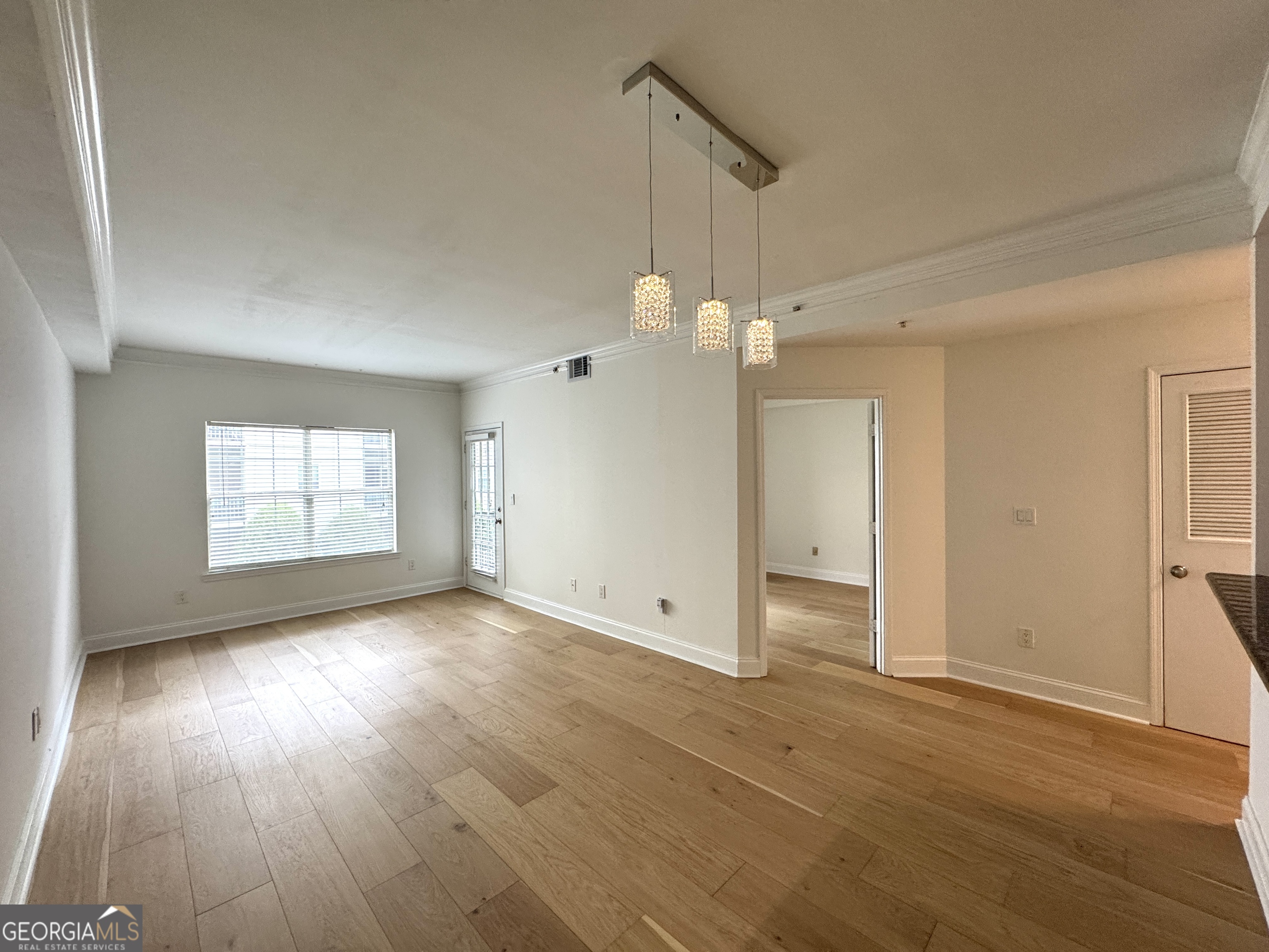 1074 Peachtree WALK NE B220