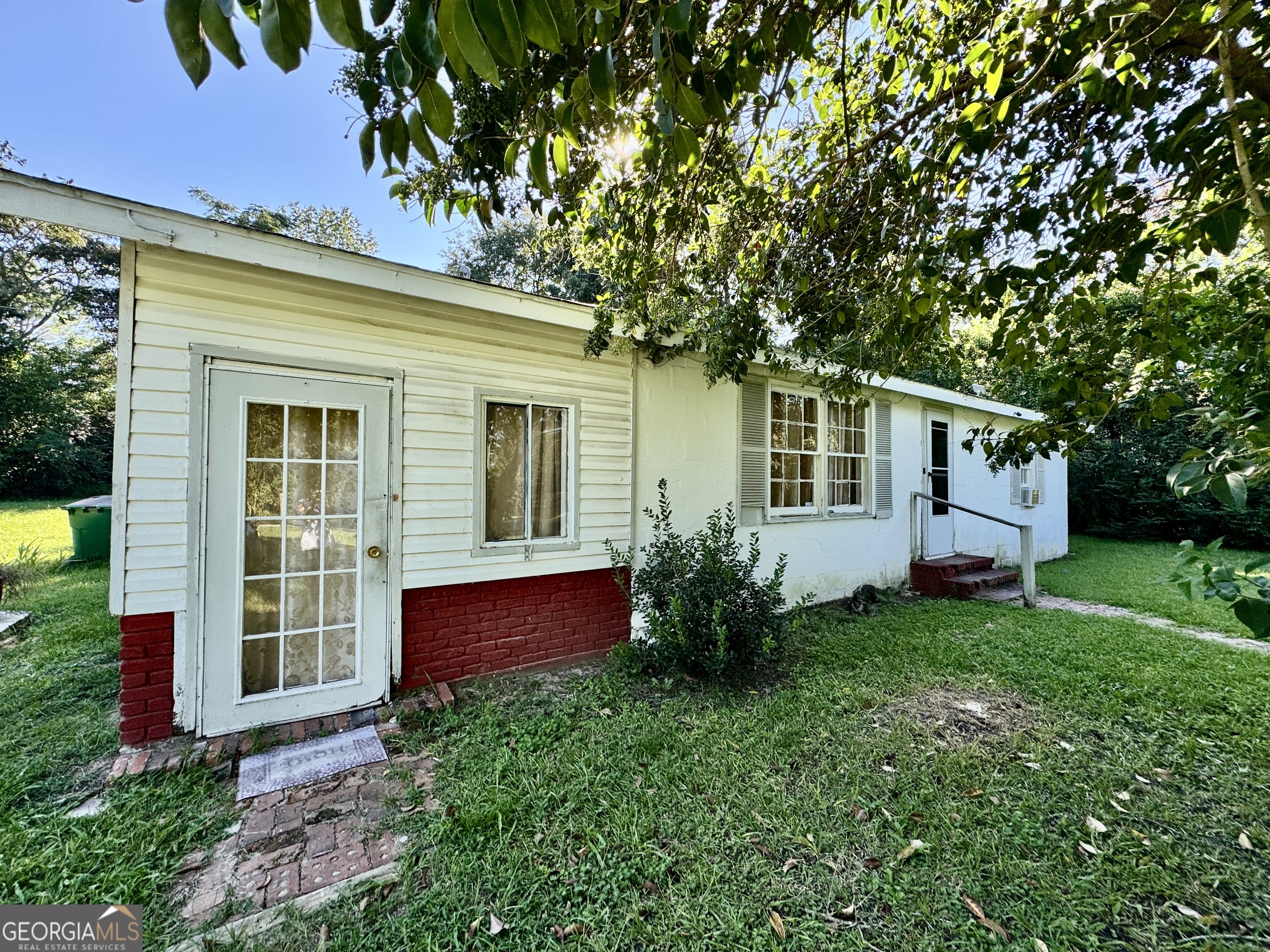 AS - IS WHERE IS INVESTOR SPECIAL READY FOR TLC AND UPGRADES. PRIVATE LOT, BIG YARD, AND A GREAT INVESTMENT PROPERTY. CUTE AS A BUTTON, JUST NEEDS YOU TO PUT THOSE FINISHING TOUCHES ON IT!!!! PERFECT FOR A CASH BUYER WHO IS LOOKING FOR A DEAL!!! 2 a/c Window units, Well serviced in 2020 and Septic serviced in 2024, Home includes Appliances at the property.