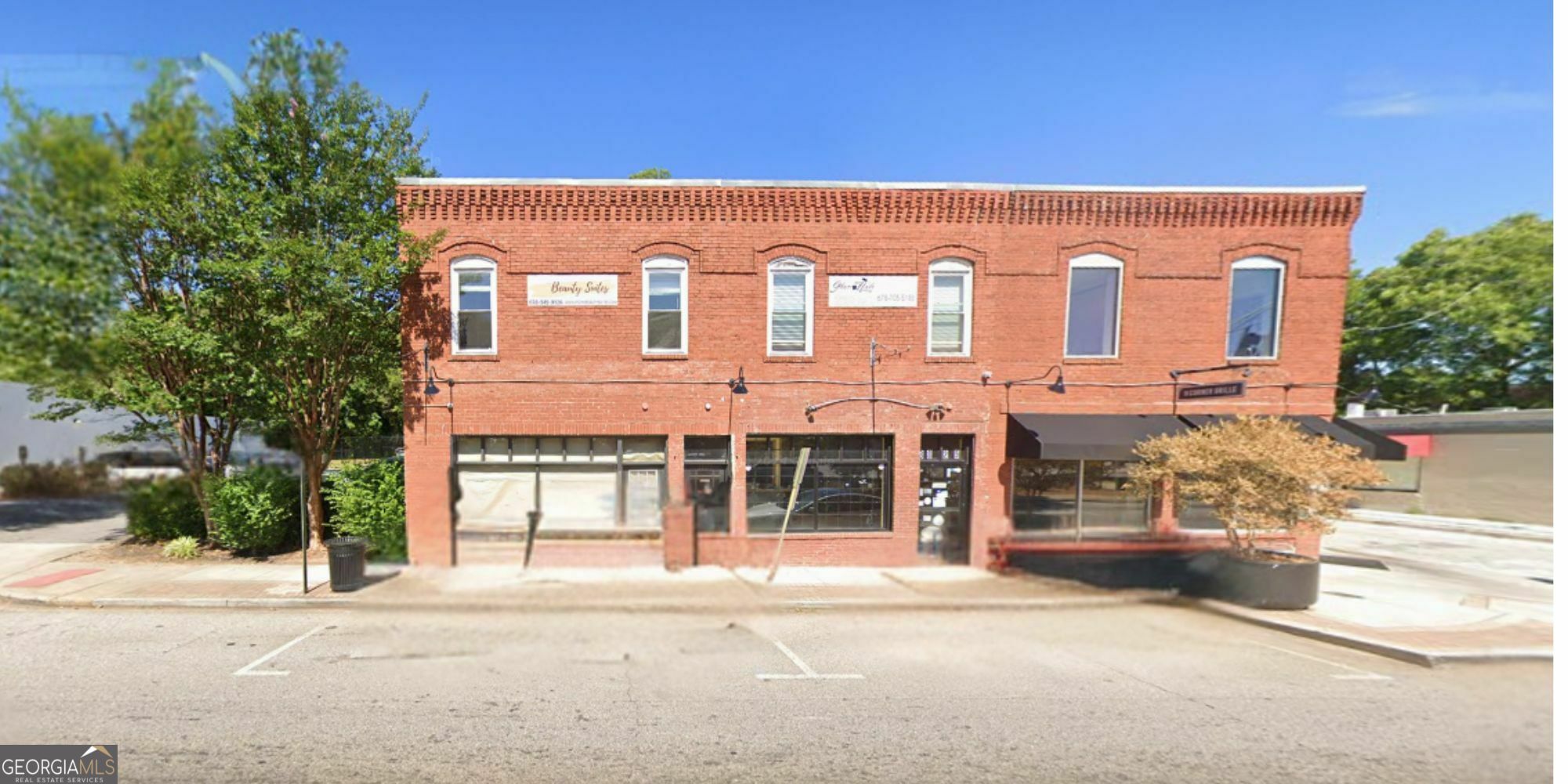 Presenting an exceptional leasing opportunity in the heart of Atlanta, this impressive property offers an attractive 2,200 SF space ready to accommodate a variety of business needs. This space has a flexible layout ideal for service based retail, storefront retail even office! The historic charm coupled with offers of modern conveniences and ample visibility, it provides an enticing opportunity for businesses seeking high-traffic exposure and strategic positioning within the city. Elevate your brand with this distinguished location, perfectly suited for those seeking to establish a standout presence in Atlanta's thriving commercial landscape.