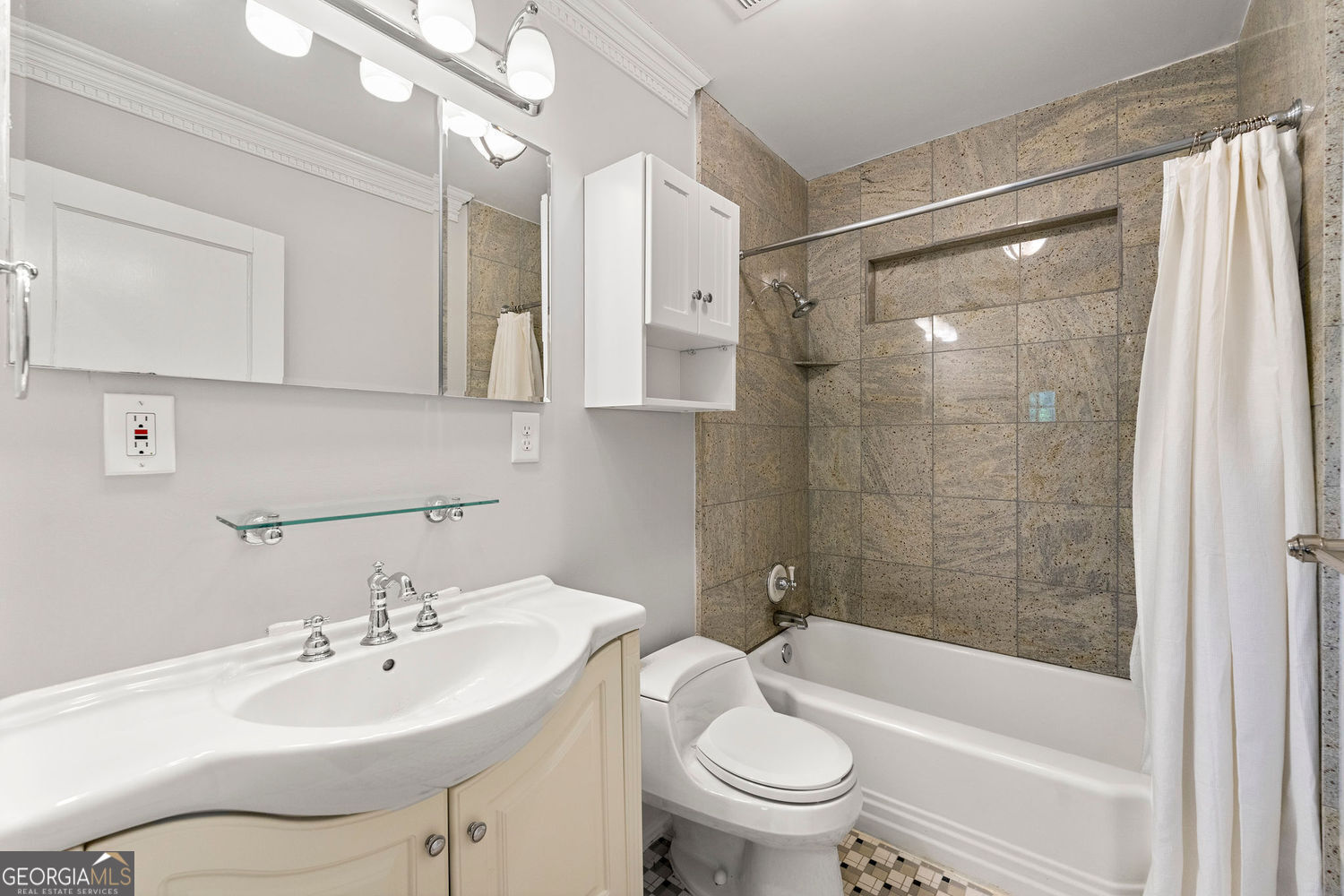 Atlanta, Georgia 30342, United States, 5 Bedrooms Bedrooms, ,3 BathroomsBathrooms,Residential,Active,112102