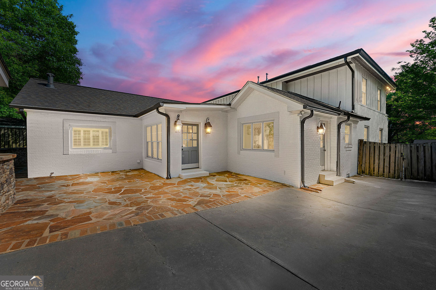 218 Midvale DR NE