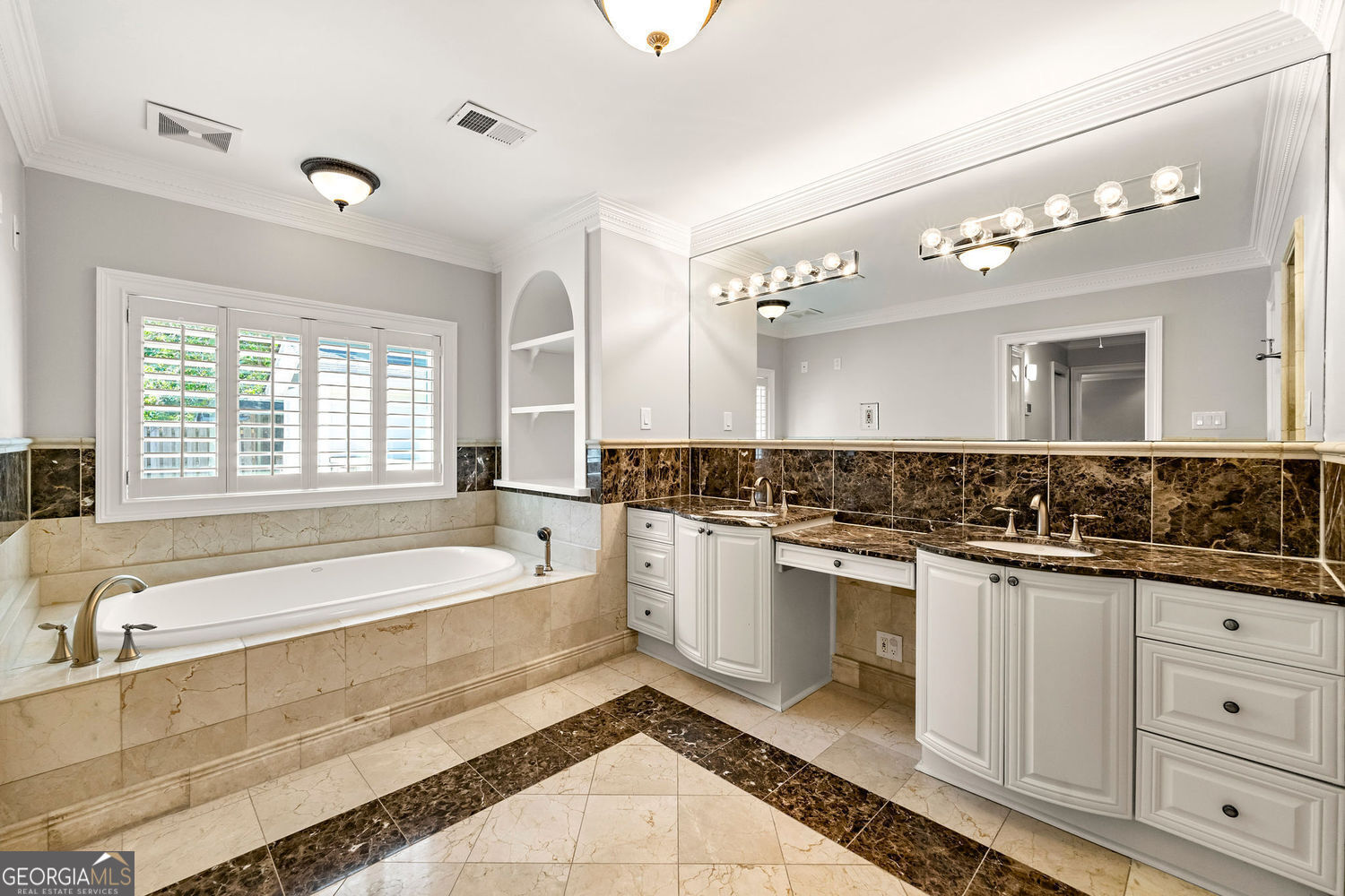 Atlanta, Georgia 30342, United States, 5 Bedrooms Bedrooms, ,3 BathroomsBathrooms,Residential,Active,112102