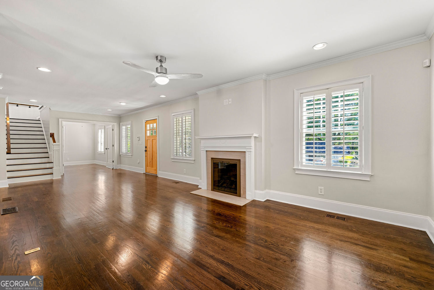 218 Midvale DR NE