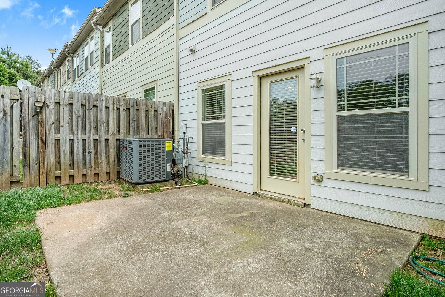 1069 N Village DR