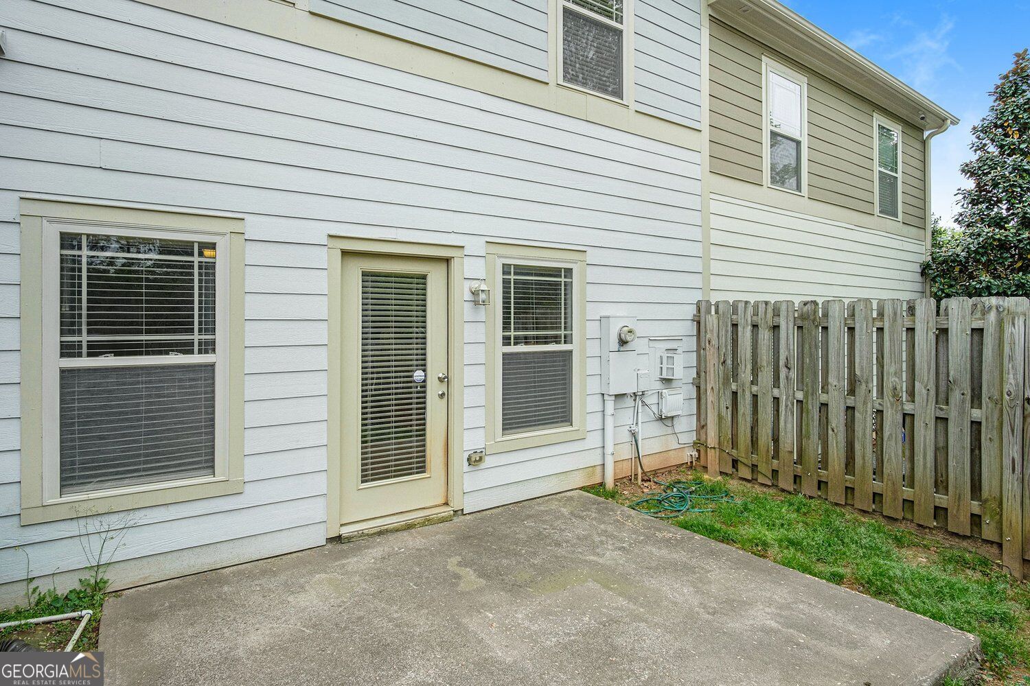 1069 N Village DR