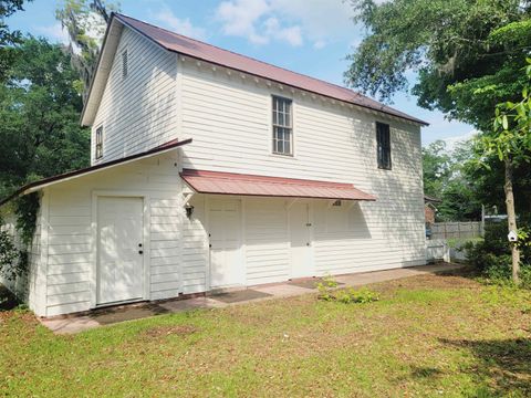 Photo of 302 Jefferson Street #UNIT B (UPSTAIRS), Springfield, GA 31329 (MLS # 10618397)